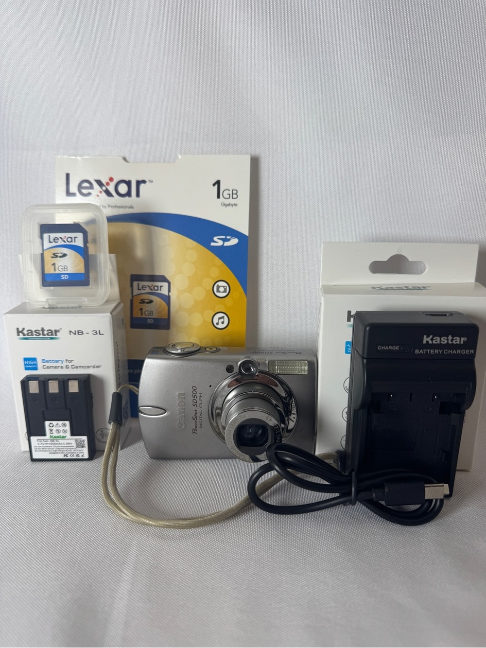 Canon PowerShot SD500 / Digital IXUS 700 7.1MP Camera - Works Some Scratches